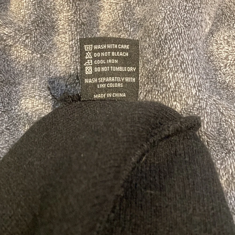 black beanie - Picture 4 of 4